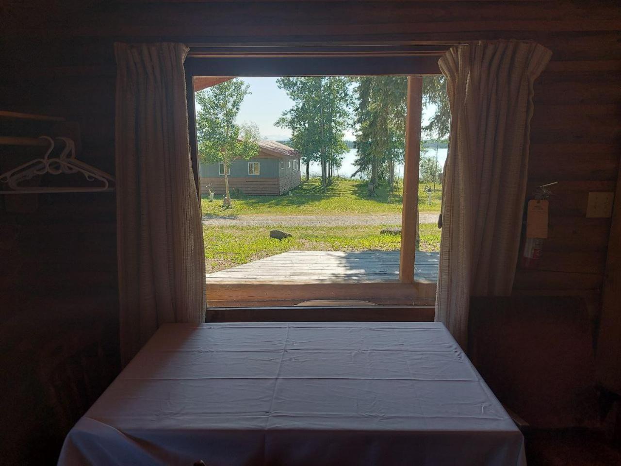 Escott Bay Resort Anahim Lake Esterno foto