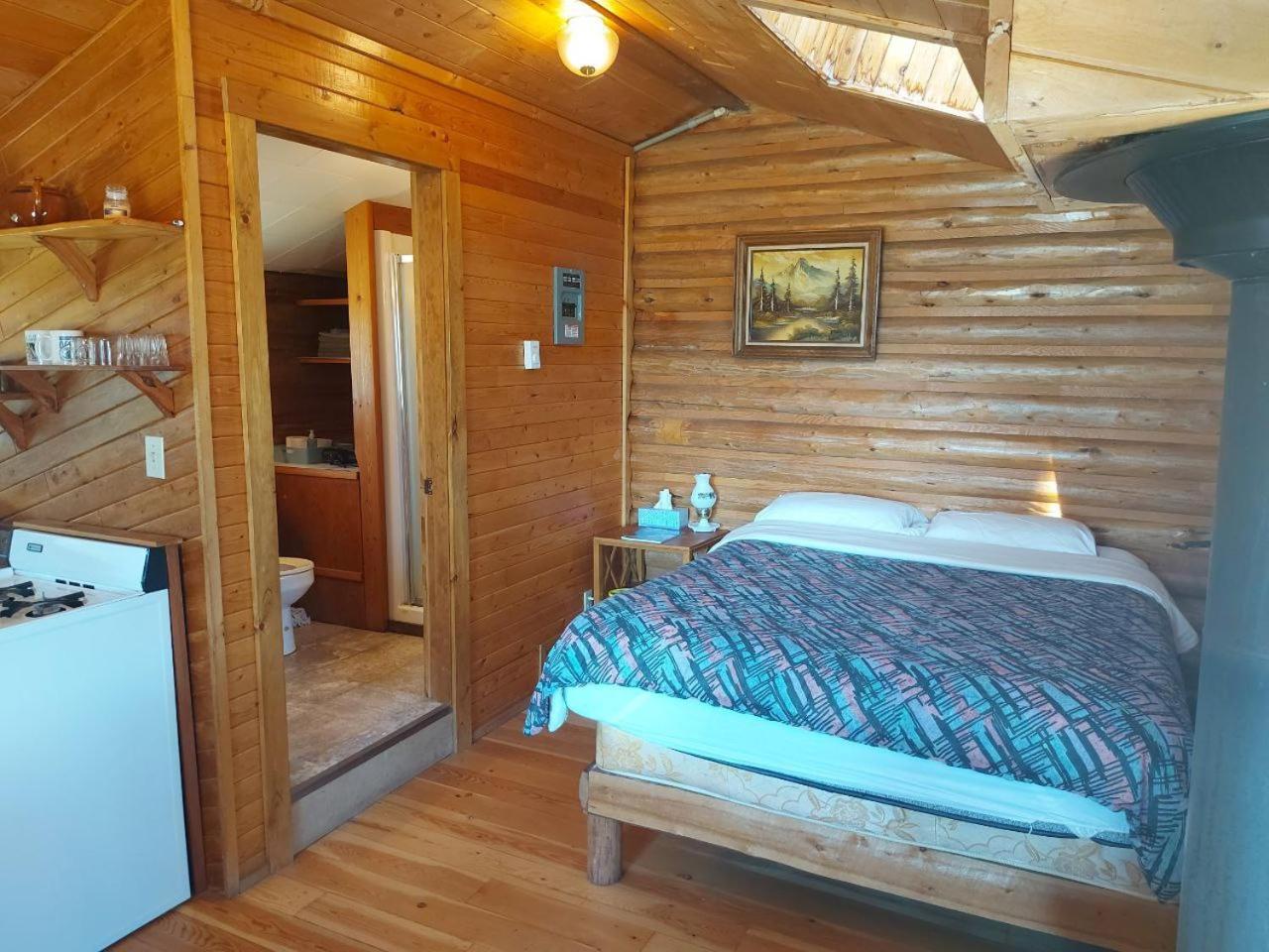 Escott Bay Resort Anahim Lake Esterno foto