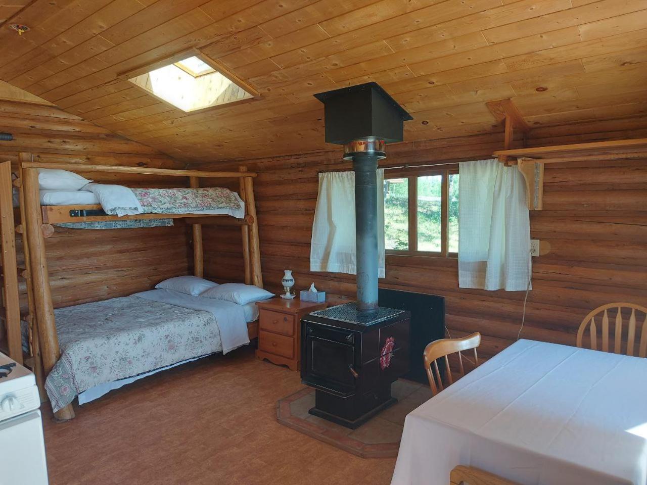 Escott Bay Resort Anahim Lake Esterno foto