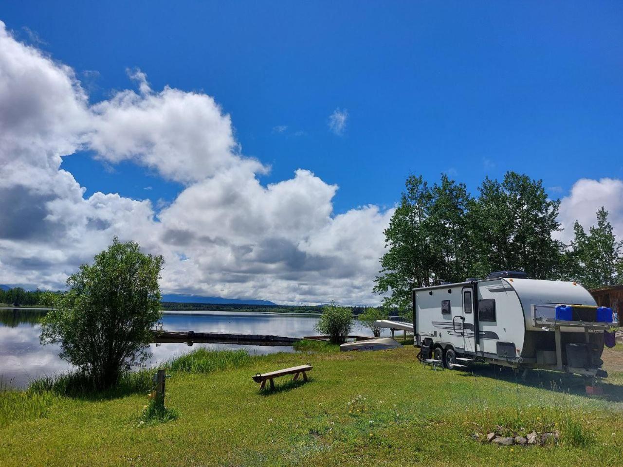 Escott Bay Resort Anahim Lake Esterno foto